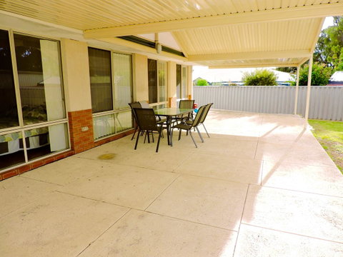 Silver Gull Family Retreat - Accommodation Search 11