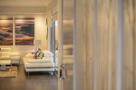 Magnificent Beach Retreat - Accommodation Search 25