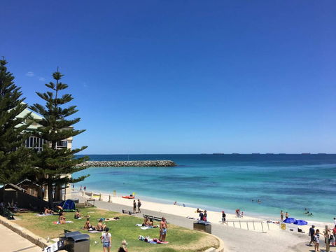 SEA BREEZE â€“ Between Cottesloe Beach & Swan River - Accommodation Search 14