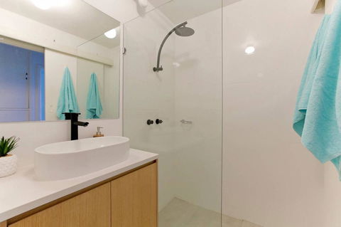 SEA BREEZE â€“ Between Cottesloe Beach & Swan River - Accommodation Search 11