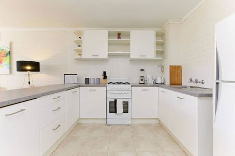 SEA BREEZE â€“ Between Cottesloe Beach & Swan River - Accommodation Search 15