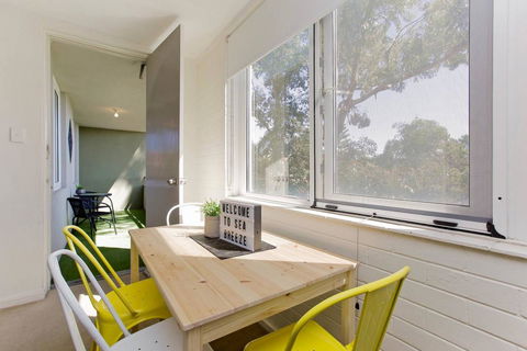 SEA BREEZE â€“ Between Cottesloe Beach & Swan River - Accommodation Search 9