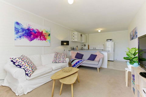 SEA BREEZE â€“ Between Cottesloe Beach & Swan River - Accommodation Search 0