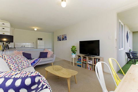 SEA BREEZE â€“ Between Cottesloe Beach & Swan River - Accommodation Search 13