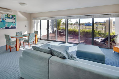 Seashells Mandurah - Accommodation Search 9