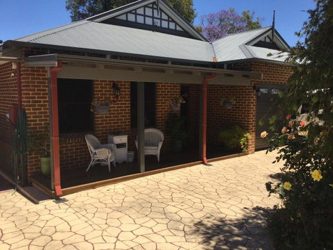 Ascot Home - Accommodation Search 3