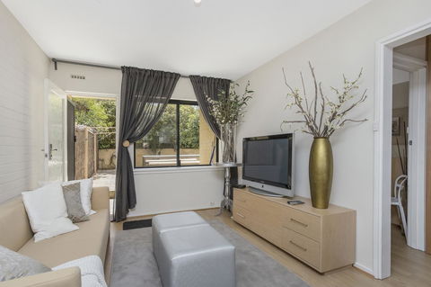 Gorgeous 26 1 Bed Designer Fitout Perfect Location - Accommodation Search 26