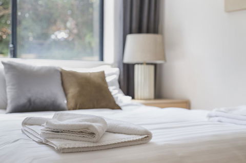 Gorgeous 26 1 Bed Designer Fitout Perfect Location - Accommodation Search 4