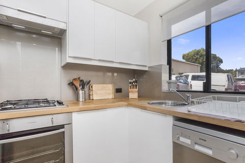 Gorgeous 26 1 Bed Designer Fitout Perfect Location - Accommodation Search 9