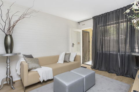 Gorgeous 26 1 Bed Designer Fitout Perfect Location - Accommodation Search 8