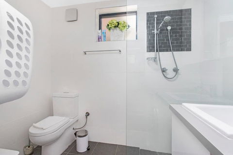 Gorgeous 26 1 Bed Designer Fitout Perfect Location - Accommodation Search 42