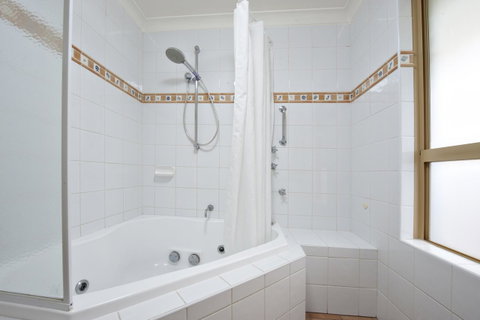 Mandalay Holiday Resort And Tourist Park - Accommodation Search 11