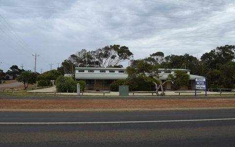 Hopetoun Motel & Chalet Village - Accommodation Search 18