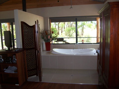 SilverSprings Spa Retreat Pet Friendly Cottages And Glampings - Accommodation Search 12