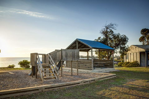 Swansea Beach Chalets - Accommodation Search 37