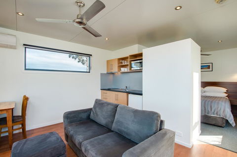 Swansea Beach Chalets - Accommodation Search 16