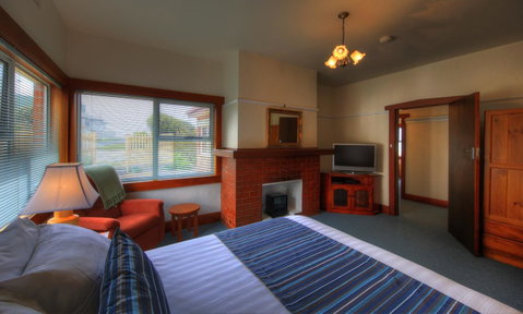 Stanley Village Waterfront Accommodation - Accommodation Search 17