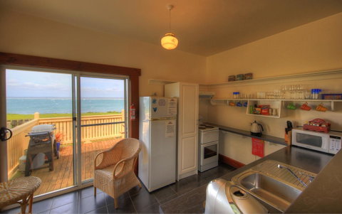 Stanley Village Waterfront Accommodation - Accommodation Search 19