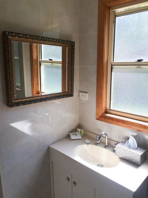 Stanley Hotel & Apartments - Accommodation Search 24