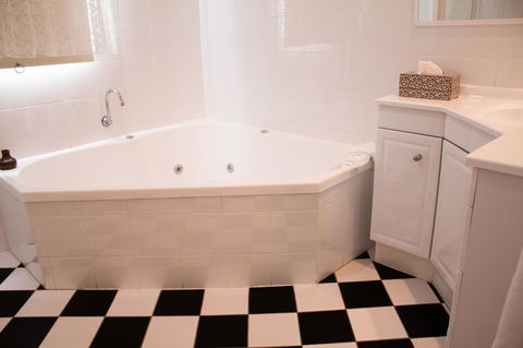 Stanley Hotel & Apartments - Accommodation Search 12