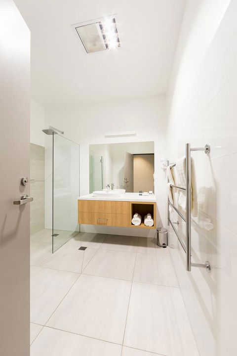Customs House Hotel - Accommodation Search 35