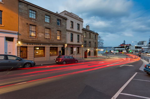 Customs House Hotel - Accommodation Search 10