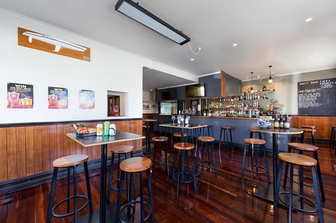 Customs House Hotel - Accommodation Search 25