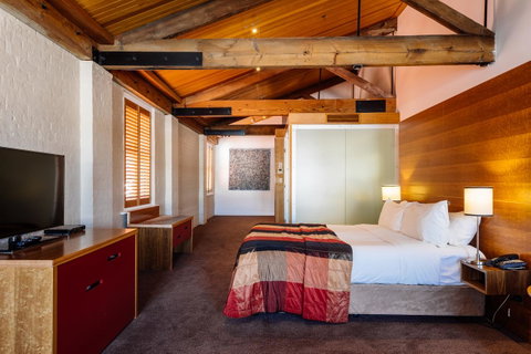 The Henry Jones Art Hotel - Accommodation Search 25