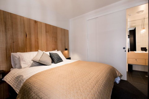105 Mac Unique Apartments - Accommodation Search 8