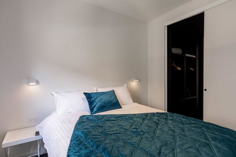 105 Mac Unique Apartments - Accommodation Search 16