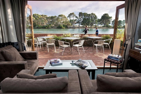 The Waterfront Wynyard - Accommodation Search 8