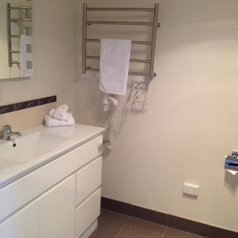 Commodore Regent - Accommodation Search 9