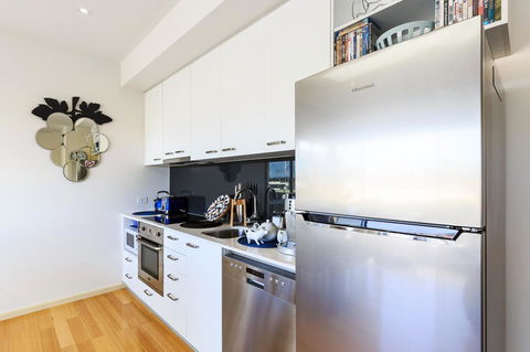 Bellerive Marina View Apartments NO 27 - Accommodation Search 14