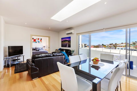 Bellerive Marina View Apartments NO 27 - Accommodation Search 2