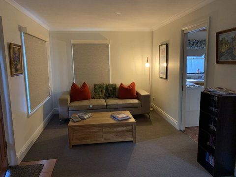 City Townhouse Walking Distance To City - Accommodation Search 2