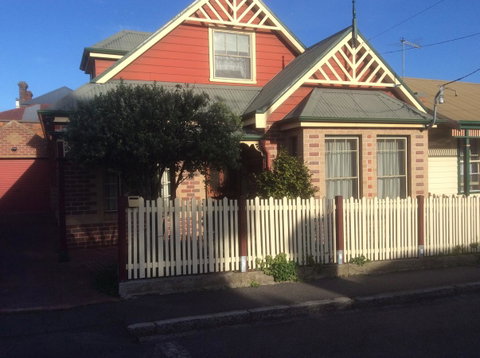 City Townhouse Walking Distance To City - Accommodation Search 0