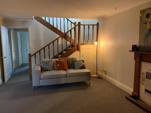 City Townhouse Walking Distance To City - Accommodation Search 1