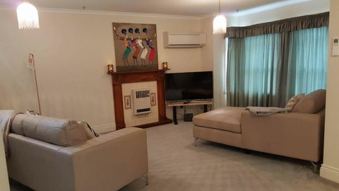 City Townhouse Walking Distance To City - Accommodation Search 5