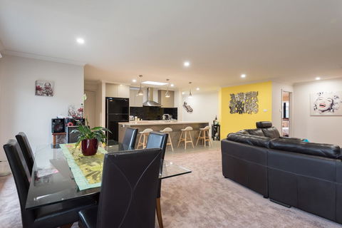 Euphoria House - Accommodation Search 10