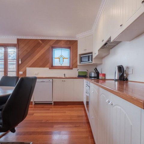 Cod Rock Point - Accommodation Search 9