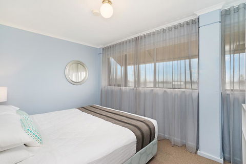 Newcastle Short Stay Apartments - Flagstaff Apartment - Accommodation Search 2