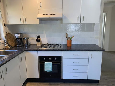 Newport Beach Spacious 2 Bedrm Apt Casa De PiÃ±a - Accommodation Search 3