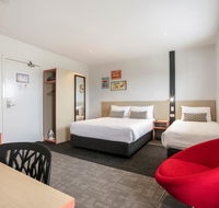 Nightcap at Camp Hill Hotel - Accommodation Search