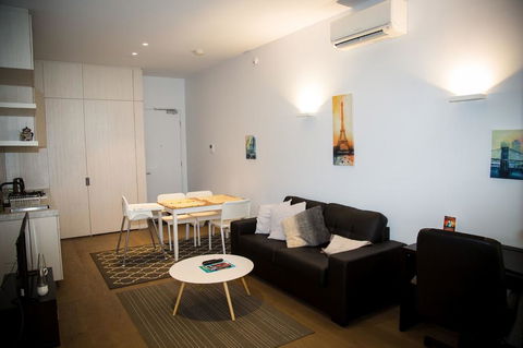 North Melbourne Getaway - Close To CBD - Accommodation Search 1