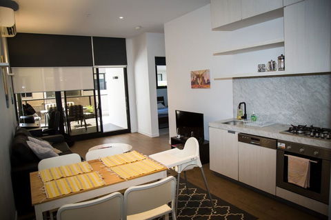 North Melbourne Getaway - Close To CBD - Accommodation Search 2