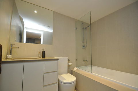 NORTH SYDNEY FULLY SELF CONTAINED MODERN 2 BED APARTMENT (16WAL) - Accommodation Search 3