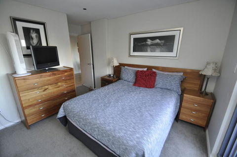 NORTH SYDNEY FULLY SELF CONTAINED MODERN 2 BED APARTMENT (16WAL) - Accommodation Search 0