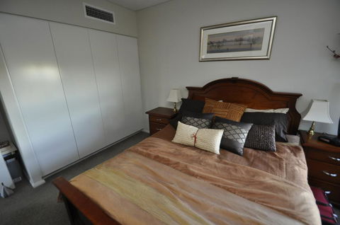 NORTH SYDNEY FULLY SELF CONTAINED MODERN 2 BED APARTMENT (16WAL) - Accommodation Search 2