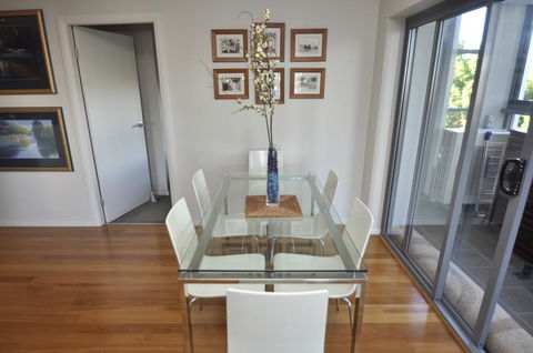 NORTH SYDNEY FULLY SELF CONTAINED MODERN 2 BED APARTMENT (16WAL) - Accommodation Search 1