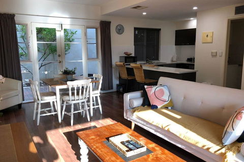 Norwood Townhouse, City Fringe - Accommodation Search 0